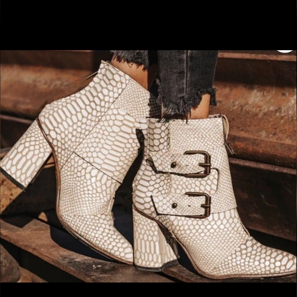Freebird Joey White Snake Leather Ankle Boots Buckle Zip Up Off